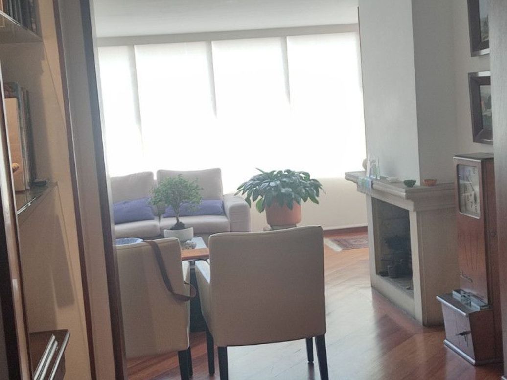 Apartamento de 4 alcobas en venta en Santa Barbara Central, Bogotá, 202 m² · foto 2 de 12