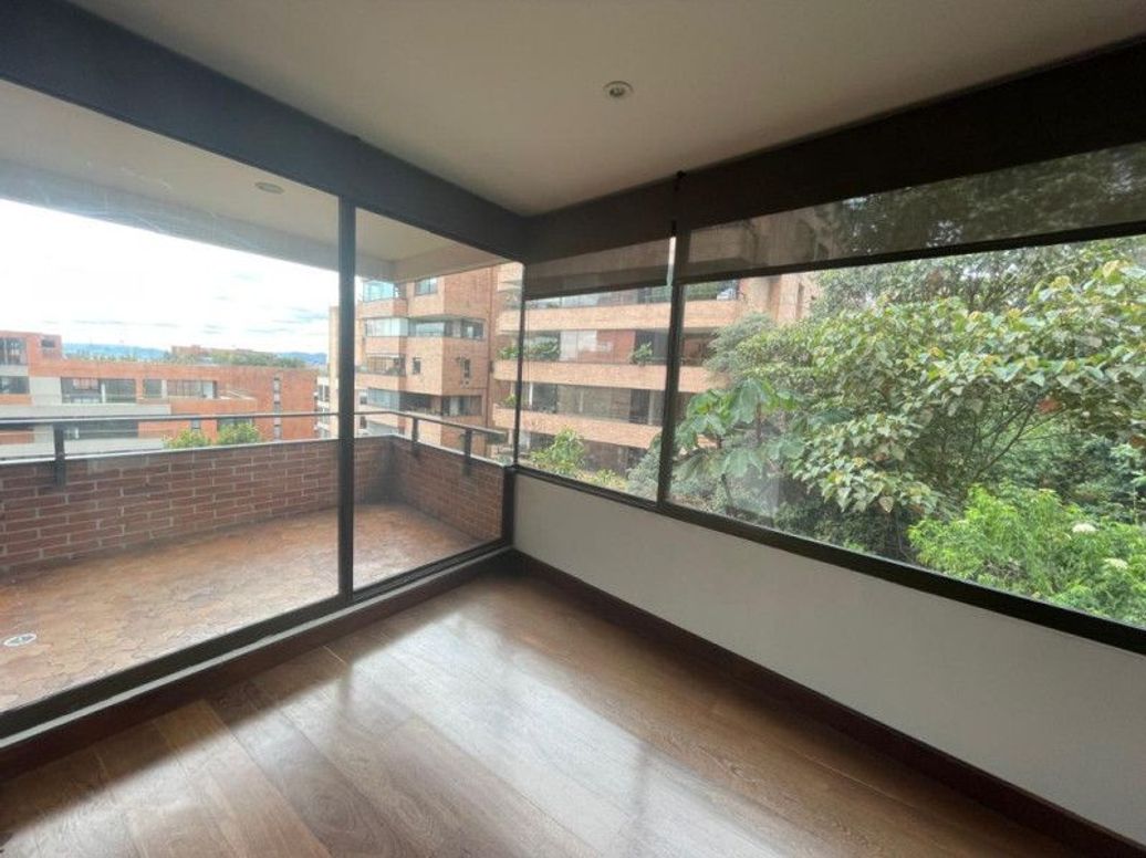 Apartamento de 3 alcobas en arriendo en Los Rosales, Bogotá, 210 m² · foto 5 de 18