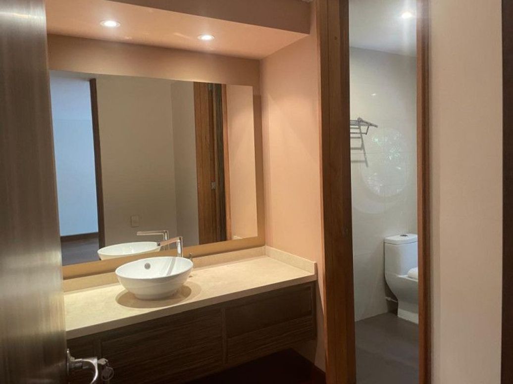 Apartamento de 3 alcobas en arriendo en Los Rosales, Bogotá, 210 m² · foto 8 de 18