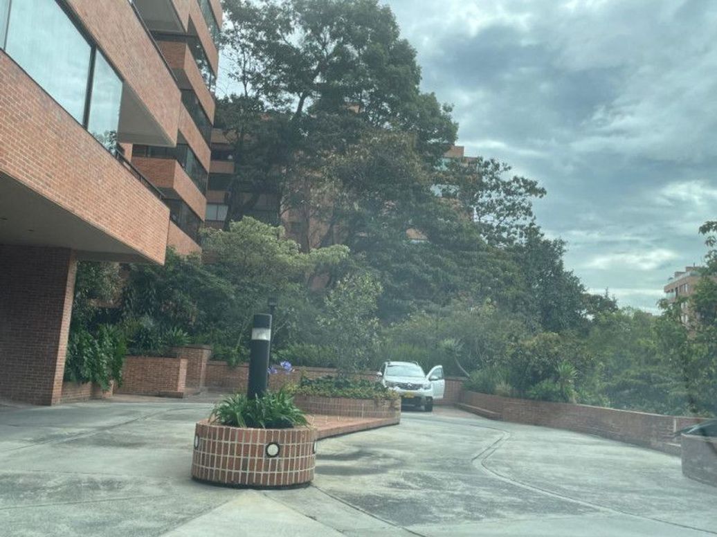 Apartamento de 3 alcobas en arriendo en Los Rosales, Bogotá, 210 m² · foto 17 de 18