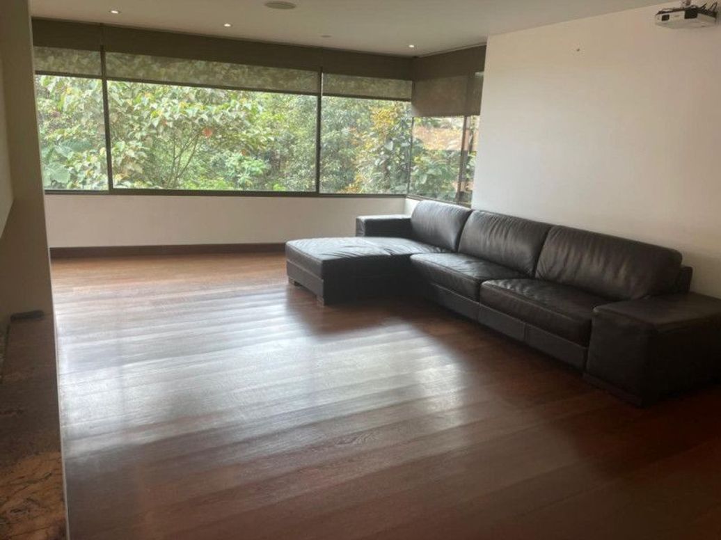 Apartamento de 3 alcobas en arriendo en Los Rosales, Bogotá, 210 m² · foto 3 de 18