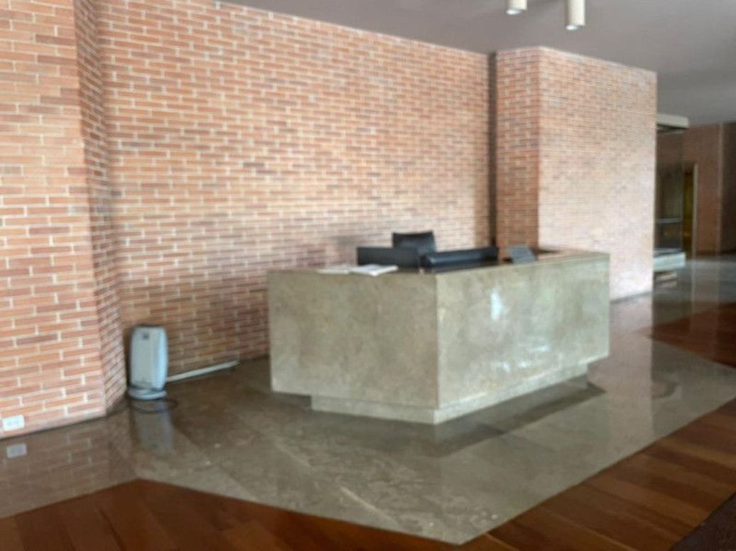 Apartamento de 3 alcobas en arriendo en Los Rosales, Bogotá, 210 m² · foto 12 de 18