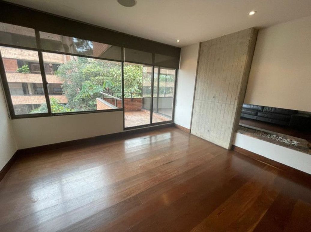 Apartamento de 3 alcobas en arriendo en Los Rosales, Bogotá, 210 m² · foto 2 de 18