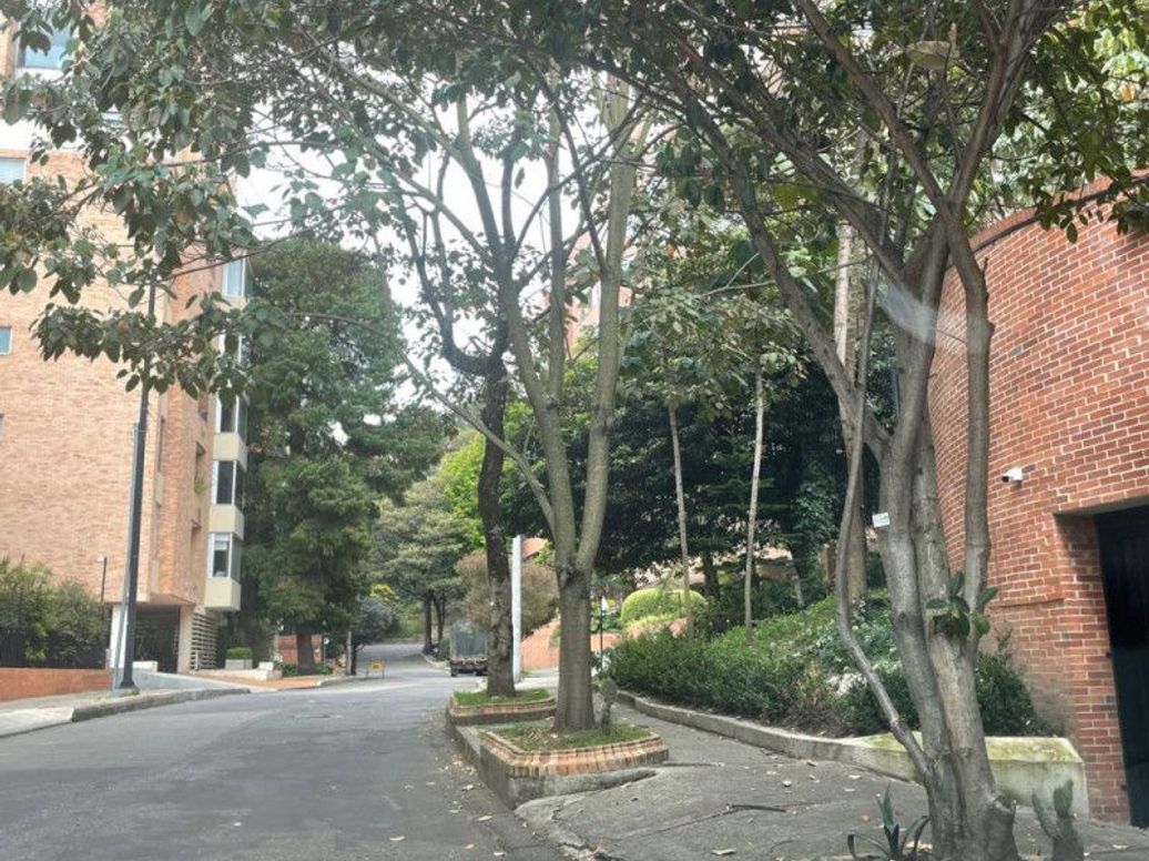 Apartamento de 3 alcobas en arriendo en Los Rosales, Bogotá, 210 m² · foto 11 de 18