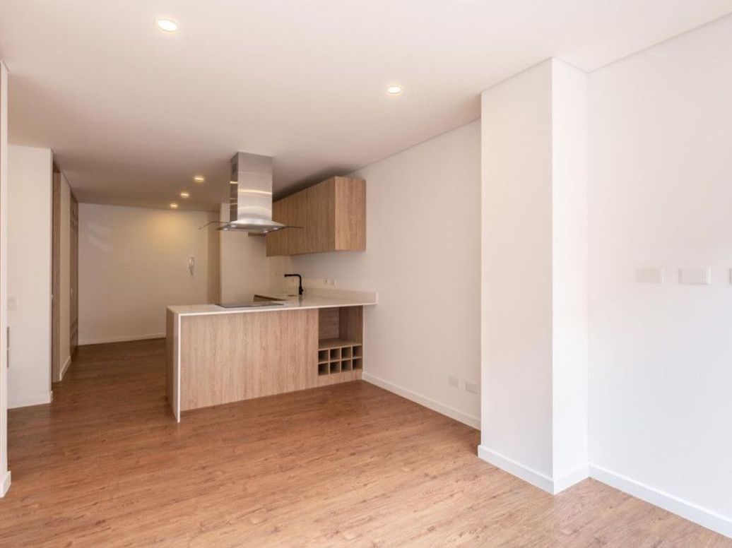 Apartamento de 1 alcoba en venta en Santa Barbara Occidental, Bogotá, 60 m² · foto 2 de 20