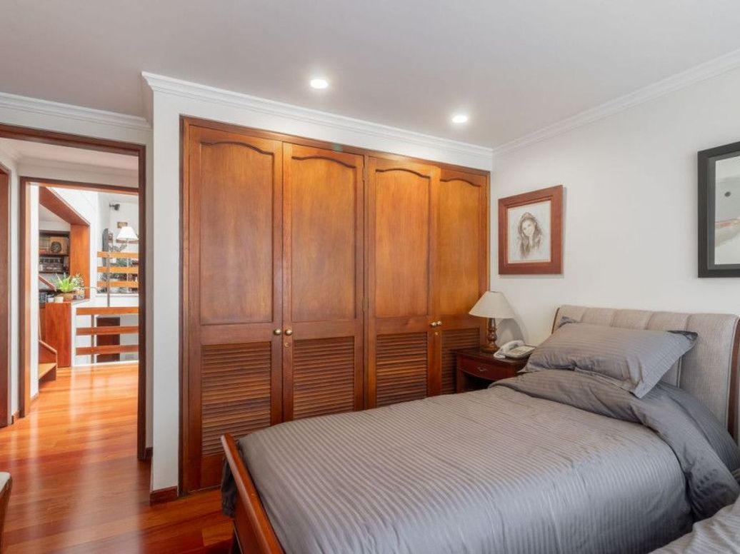 Casa de 4 alcobas en venta en Santa Barbara Central, Bogotá, 385 m² · foto 10 de 20