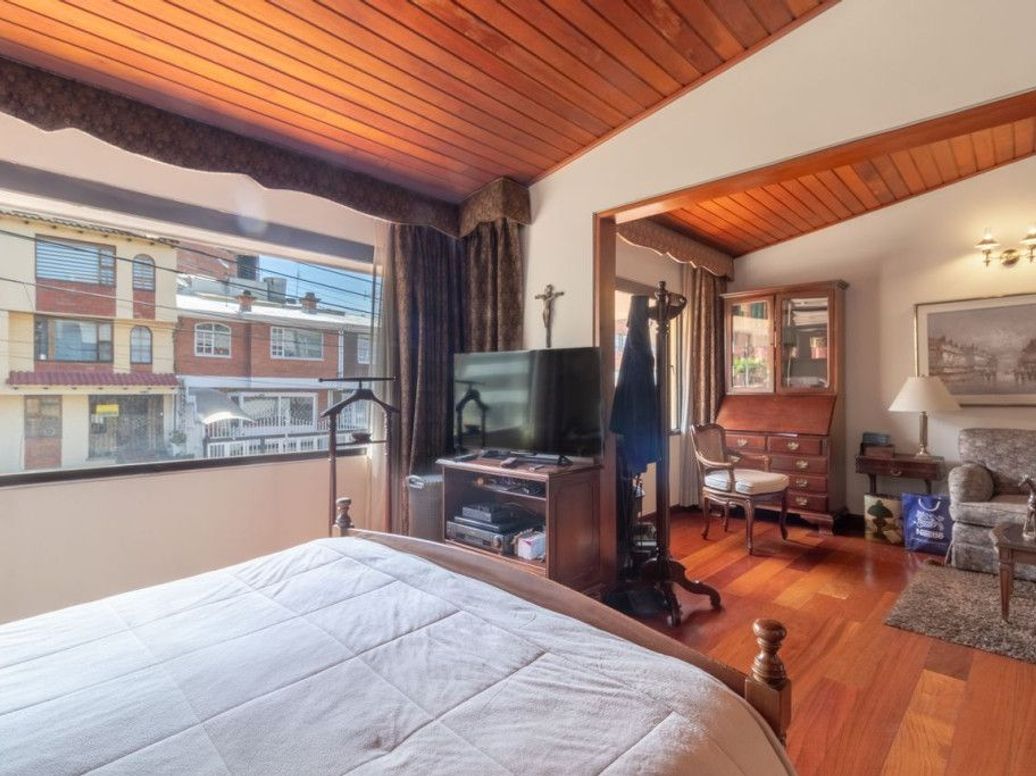 Casa de 4 alcobas en venta en Santa Barbara Central, Bogotá, 385 m² · foto 18 de 20