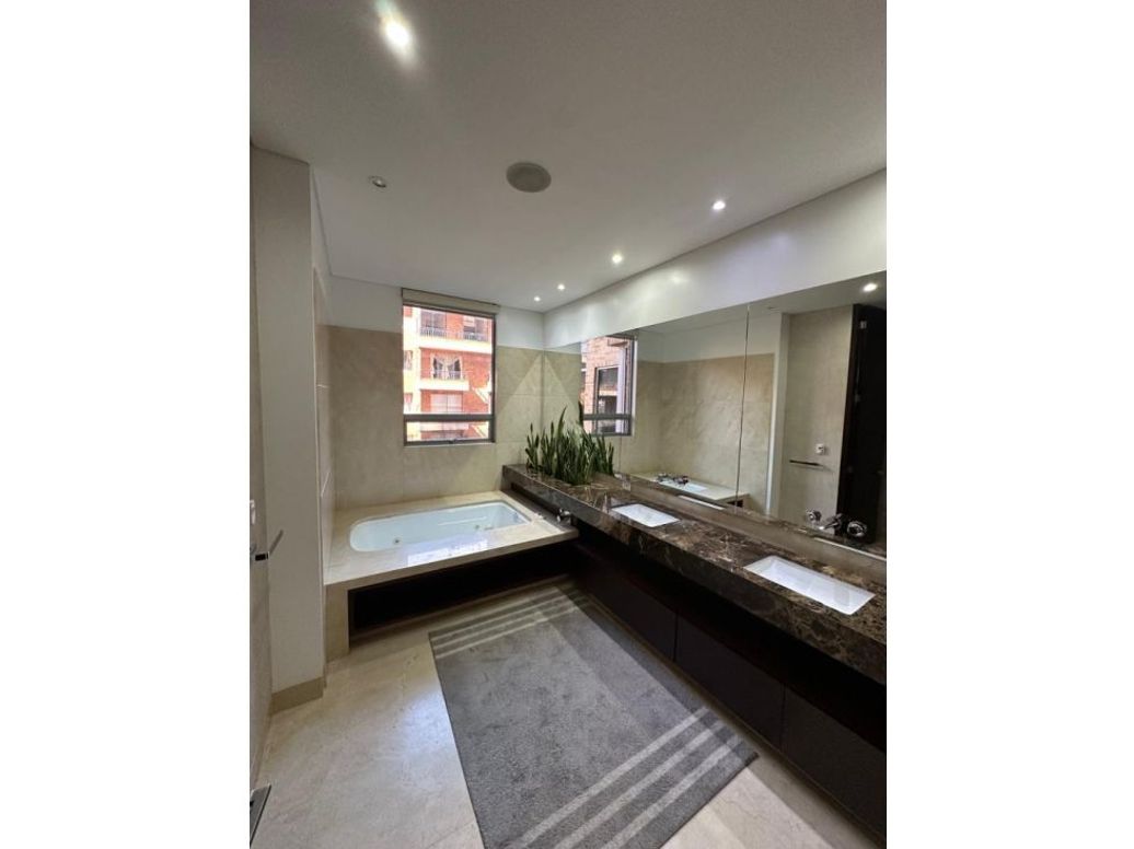 Apartamento de 3 alcobas en venta en Chicó Reservado, Bogotá, 303 m² · foto 19 de 20