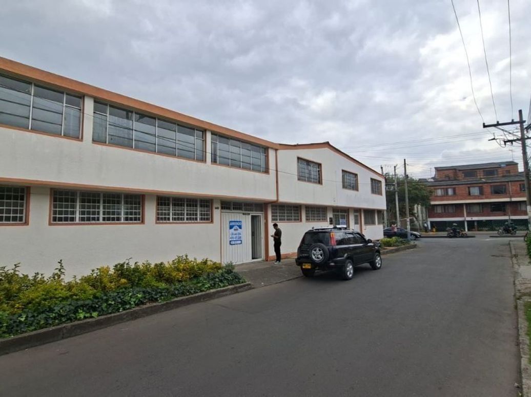 Casa de 13 alcobas en venta en Villa Luz, Bogotá, 600 m² · foto 2 de 15