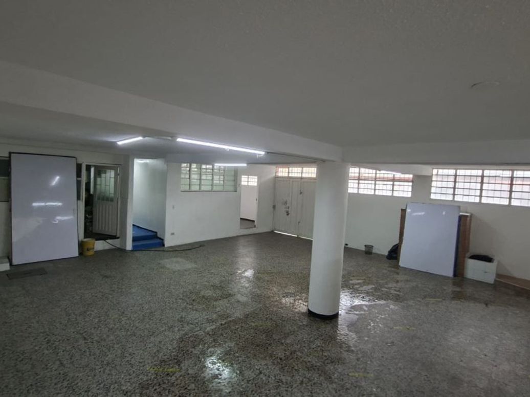 Casa de 13 alcobas en venta en Villa Luz, Bogotá, 600 m² · foto 3 de 15