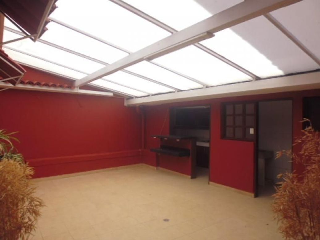 Casa de 13 alcobas en venta en Quinta Camacho, Bogotá, 626 m² · foto 16 de 20