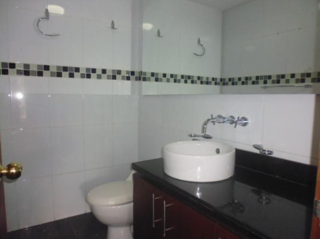 Casa de 13 alcobas en venta en Quinta Camacho, Bogotá, 626 m² · foto 12 de 20