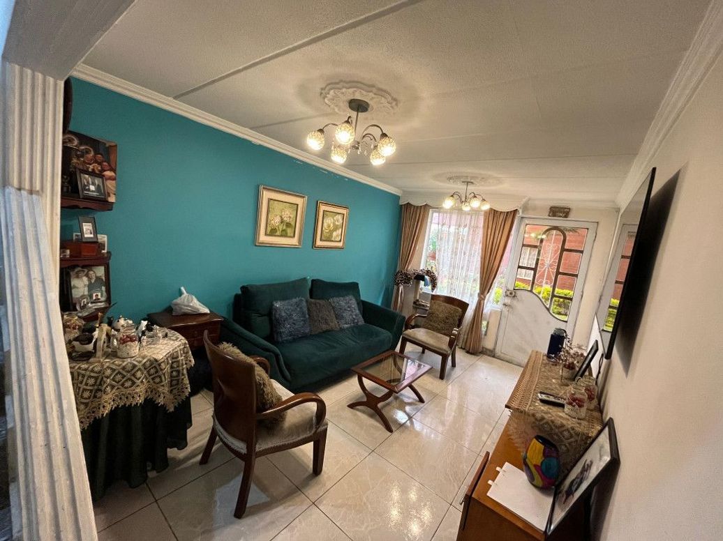 Casa de 3 alcobas en venta en Unidad Carabelas, Bogotá, 75 m² · foto 2 de 20