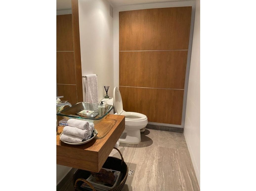 Apartamento de 3 alcobas en venta en Los Rosales, Bogotá, 232 m² · foto 7 de 8