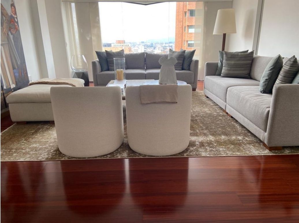 Apartamento de 3 alcobas en venta en Los Rosales, Bogotá, 232 m² · foto 2 de 8
