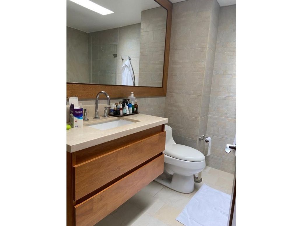 Apartamento de 3 alcobas en venta en Los Rosales, Bogotá, 232 m² · foto 6 de 8