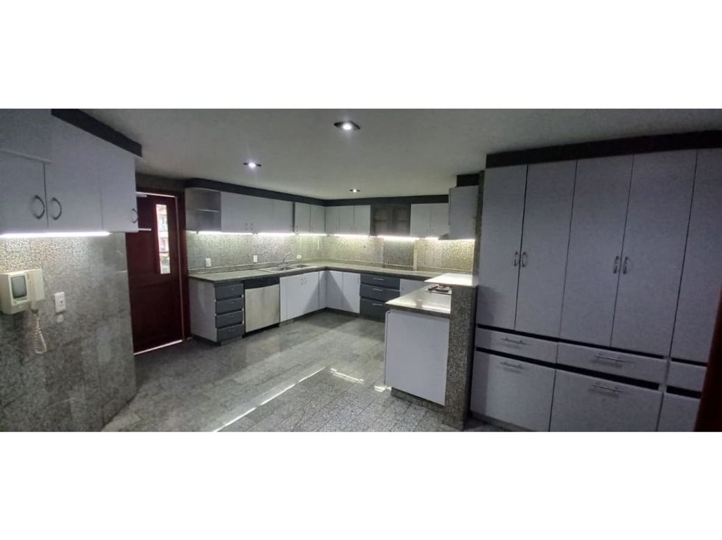 Apartamento en venta en Country Club, Bogotá · foto 3 de 18