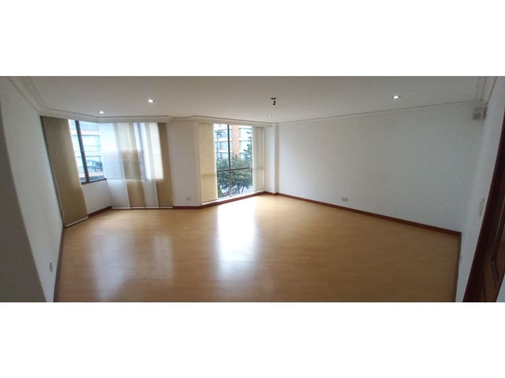Apartamento en venta en Country Club, Bogotá · foto 2 de 18