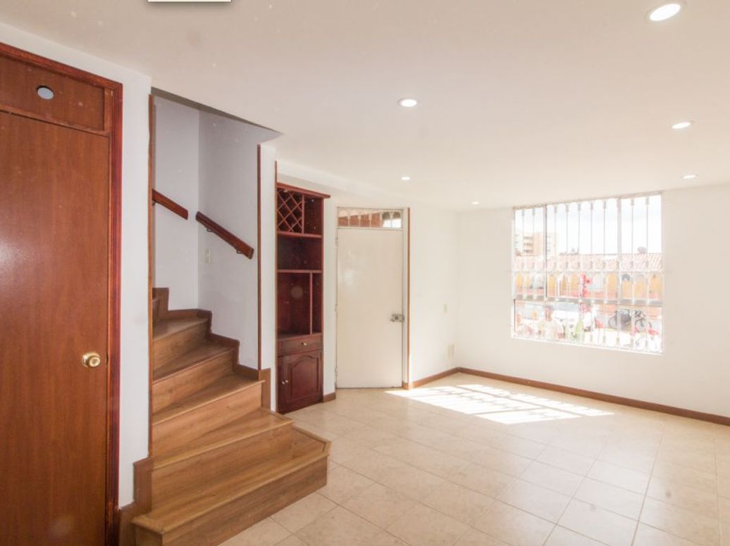 Casa de 4 alcobas en venta en Suba Naranjos, Bogotá, 76 m² · foto 3 de 20