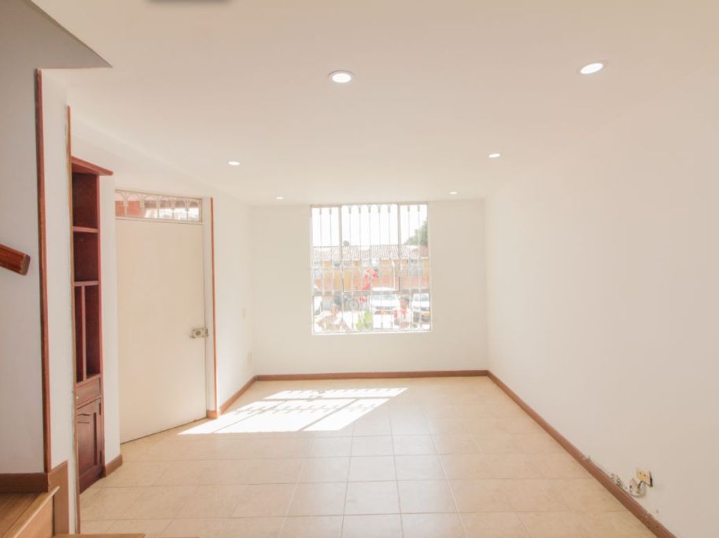 Casa de 4 alcobas en venta en Suba Naranjos, Bogotá, 76 m² · foto 5 de 20