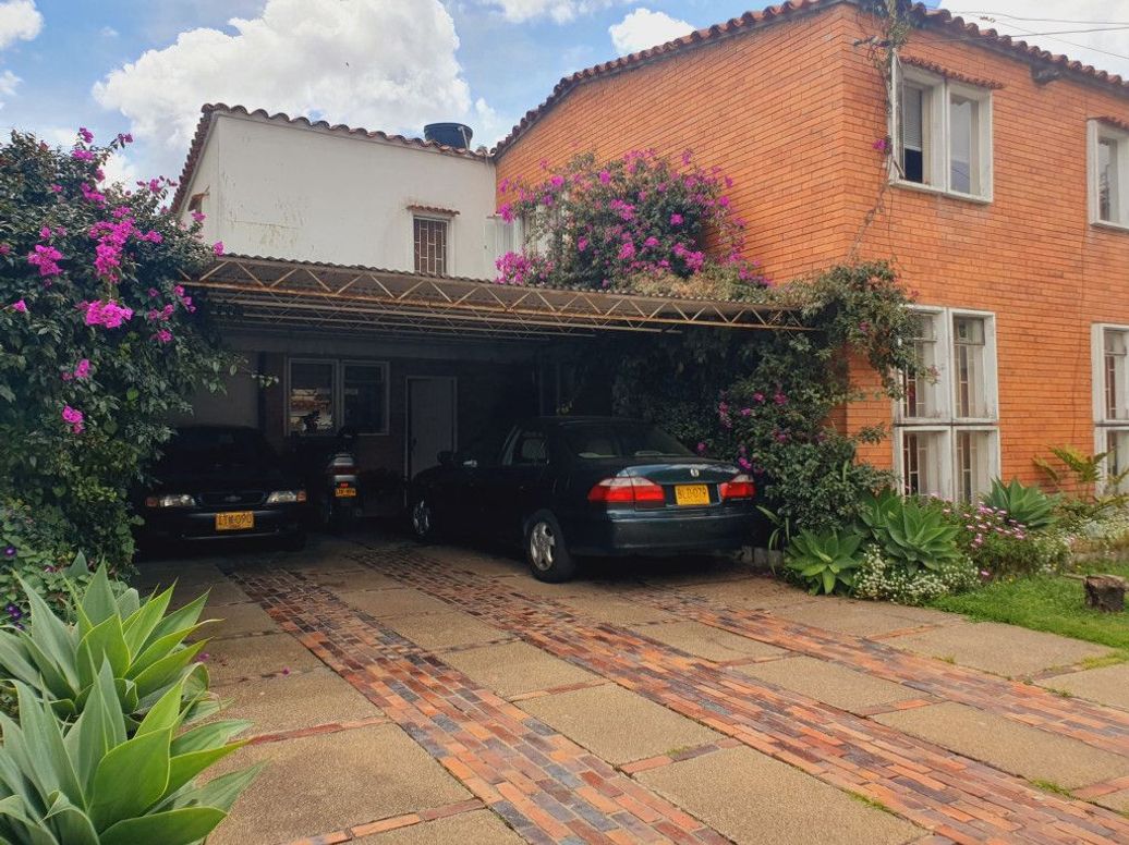 Casa de 5 alcobas en venta en Pasadena, Bogotá, 432 m² · foto 2 de 20