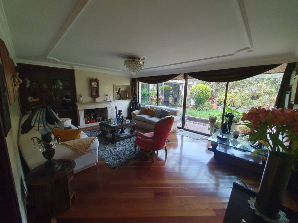 Casa de 5 alcobas en venta en Niza, Bogotá, 360 m² · foto 3 de 20