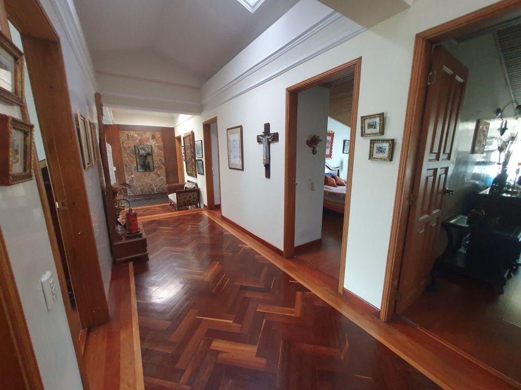 Casa de 5 alcobas en venta en Niza, Bogotá, 360 m² · foto 12 de 20