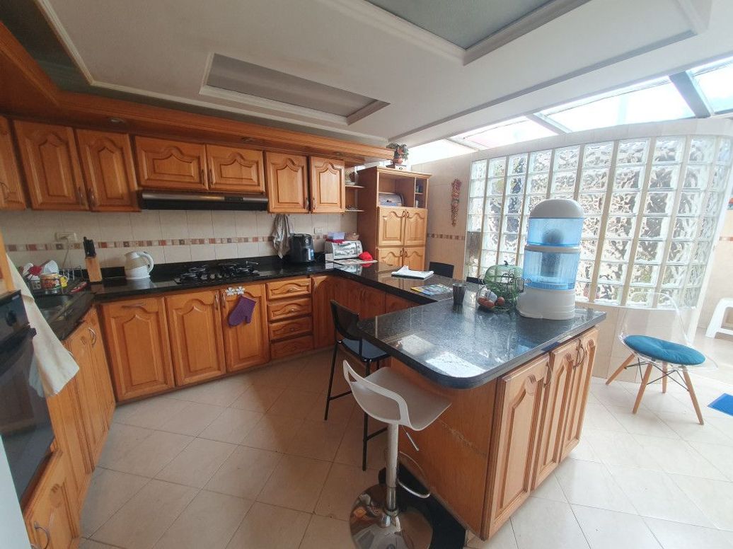 Casa de 5 alcobas en venta en Niza, Bogotá, 360 m² · foto 9 de 20