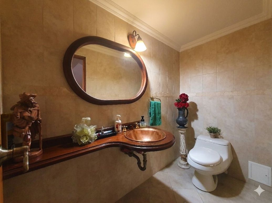 Casa de 5 alcobas en venta en Niza, Bogotá, 360 m² · foto 6 de 20