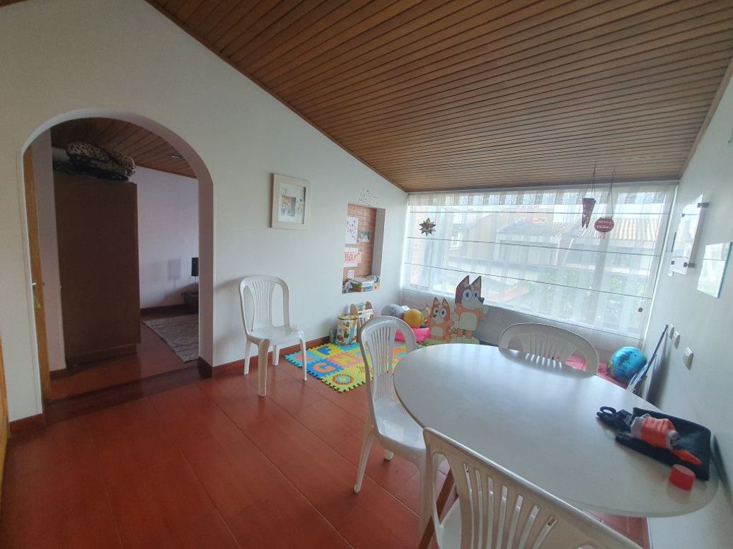 Casa de 5 alcobas en venta en Niza, Bogotá, 360 m² · foto 18 de 20
