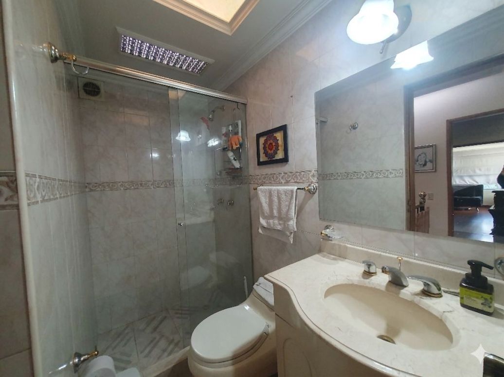 Casa de 5 alcobas en venta en Niza, Bogotá, 360 m² · foto 15 de 20