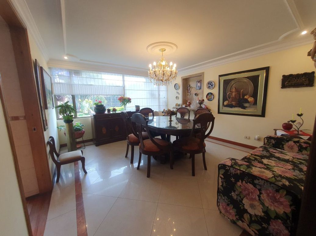 Casa de 5 alcobas en venta en Niza, Bogotá, 360 m² · foto 8 de 20