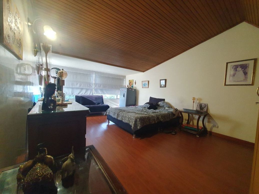 Casa de 5 alcobas en venta en Niza, Bogotá, 360 m² · foto 13 de 20
