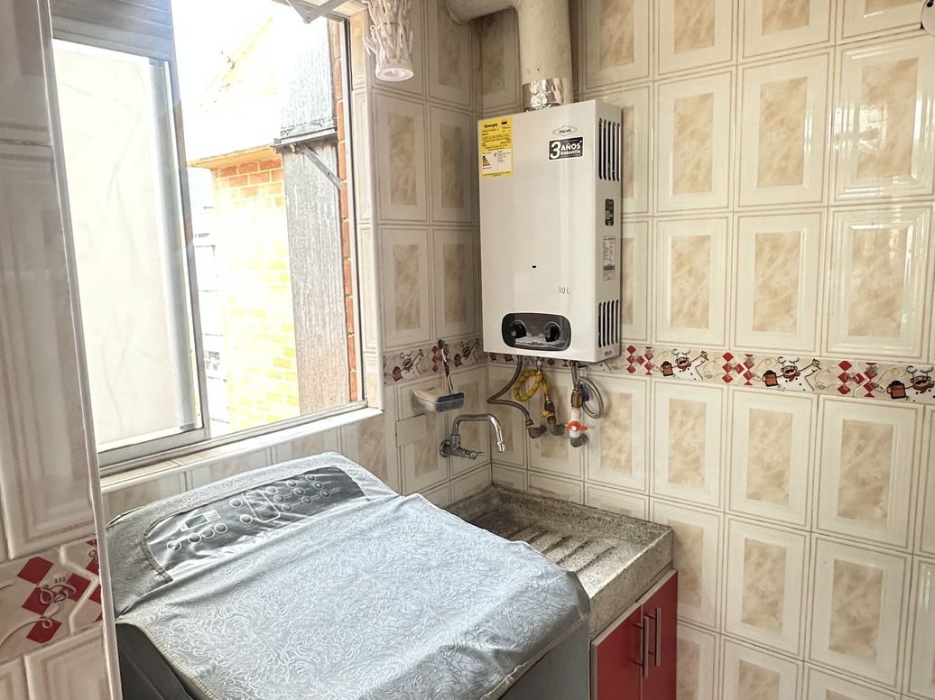 Apartamento de 3 alcobas en venta en El Dorado, Bogotá, 49 m² · foto 3 de 9