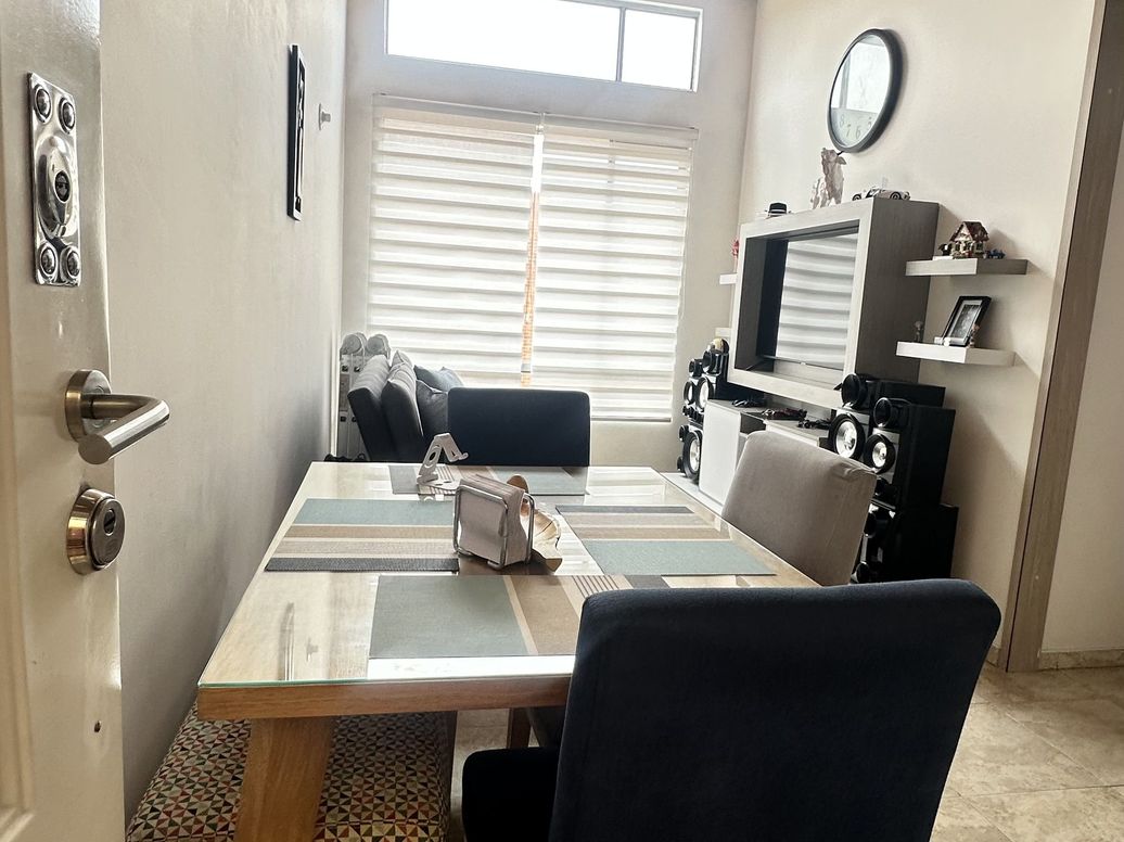Apartamento de 3 alcobas en venta en El Dorado, Bogotá, 49 m² · foto 2 de 9
