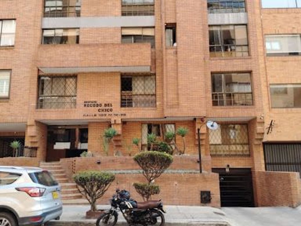 Apartamento de 2 alcobas en venta en Chicó Norte, Bogotá, 77 m² · foto 2 de 16