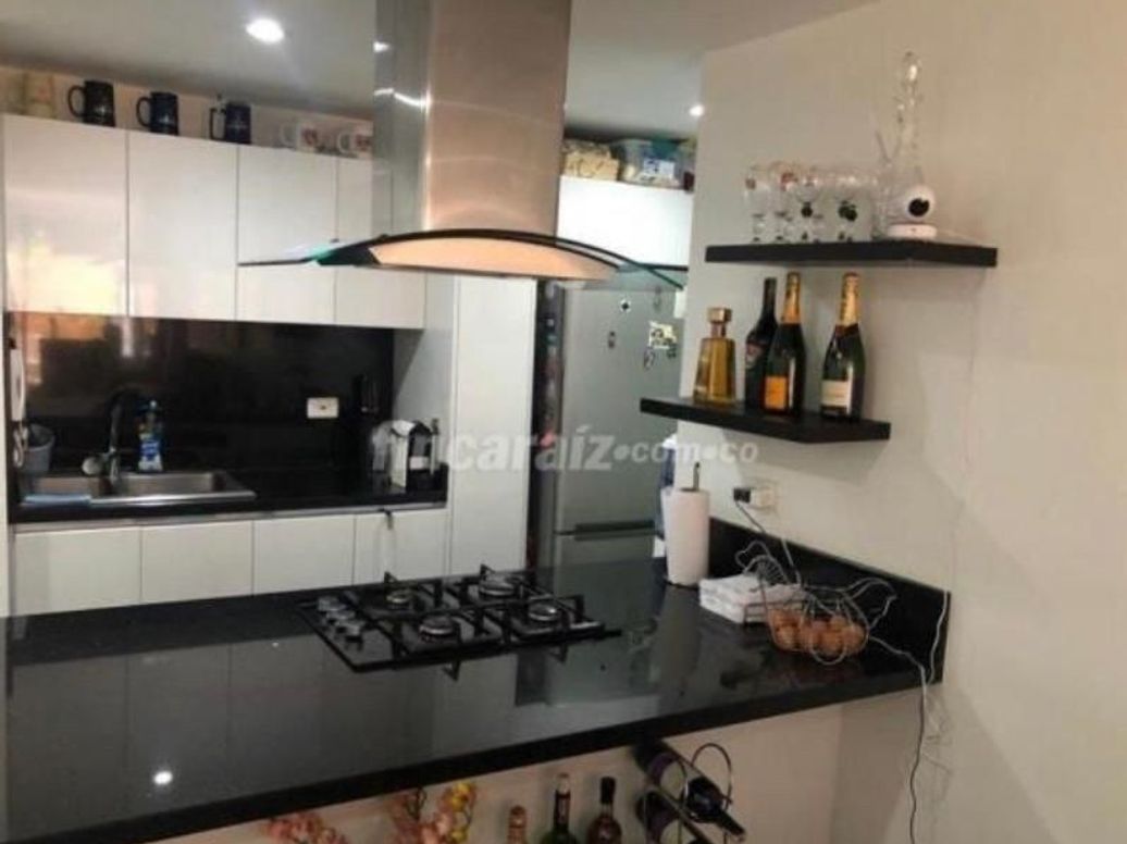 Apartamento de 3 alcobas en venta en Cedro Narvaez, Bogotá, 144 m² · foto 9 de 17