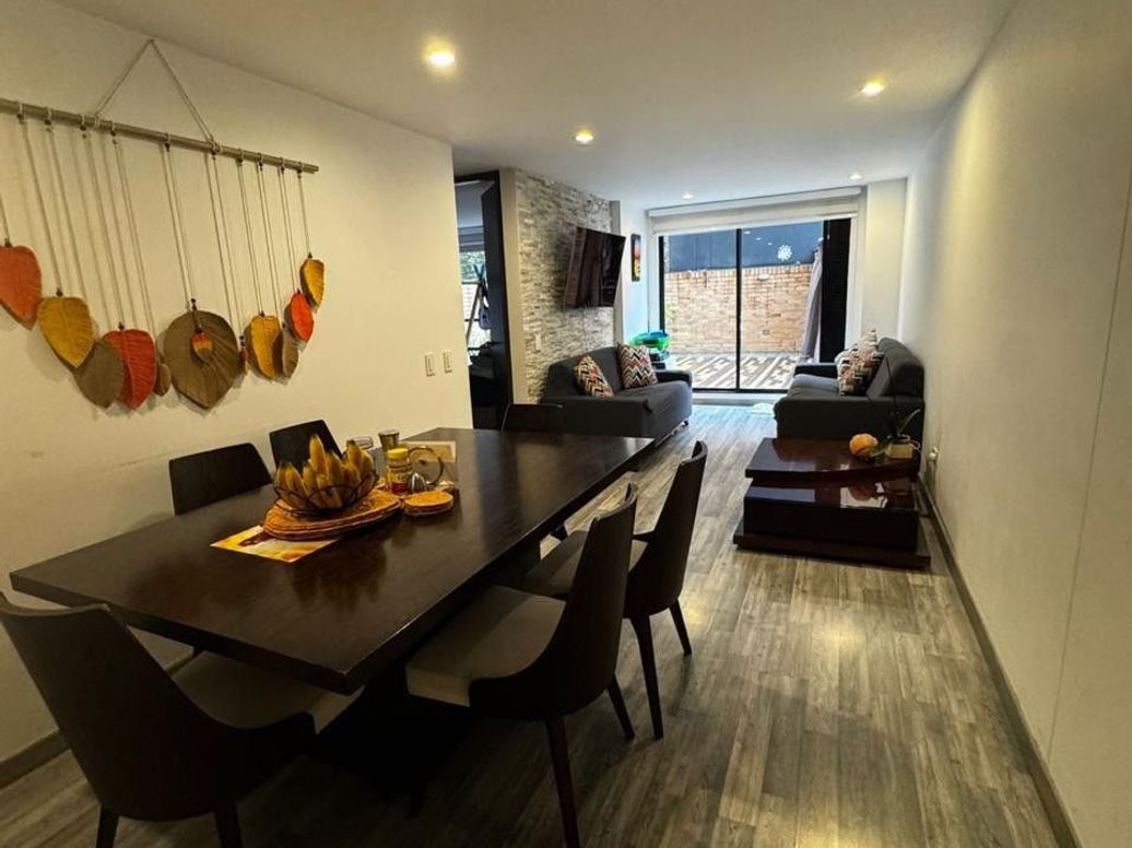 Apartamento de 3 alcobas en venta en Cedro Narvaez, Bogotá, 144 m² · foto 2 de 17