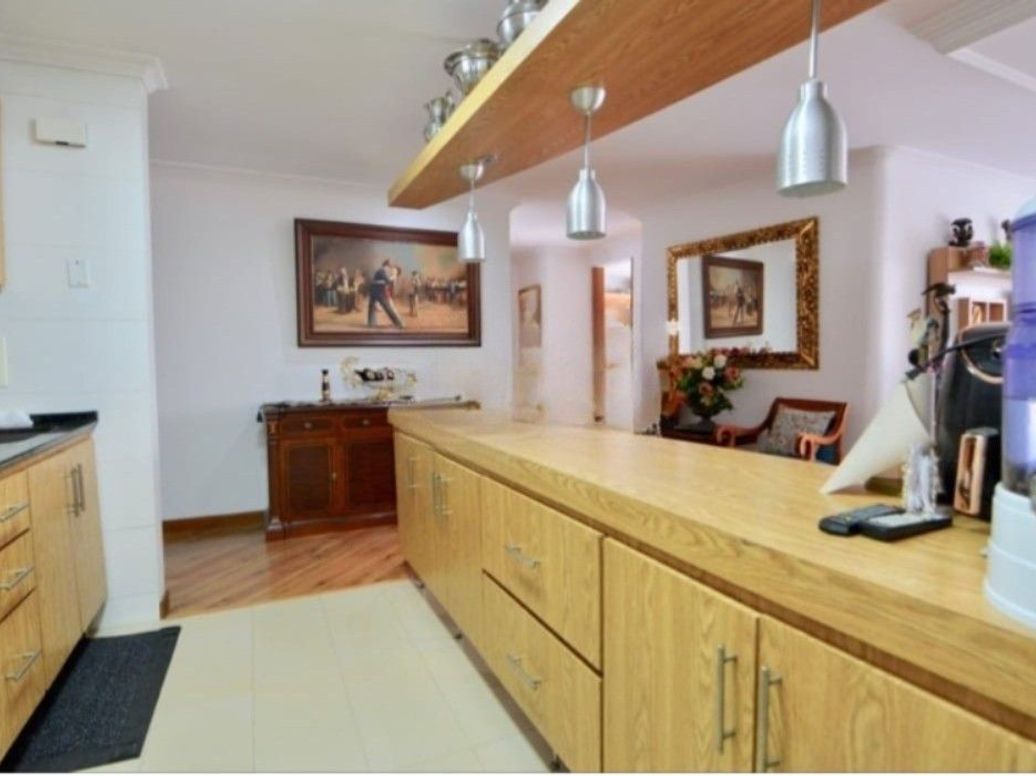 Apartamento de 3 alcobas en venta en El Contador, Bogotá, 120 m² · foto 2 de 12
