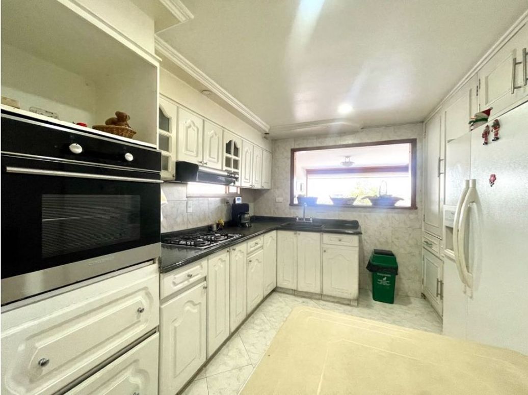 Apartamento de 3 alcobas en venta en Chico Oriental, Bogotá, 247 m² · foto 13 de 20