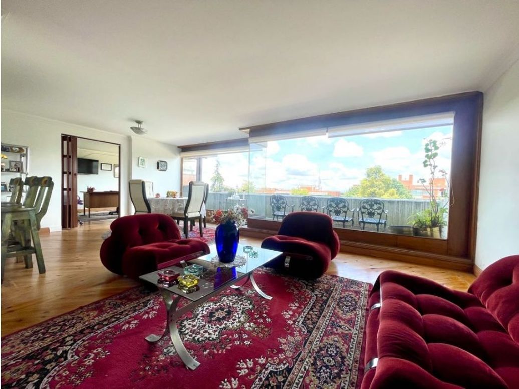 Apartamento de 3 alcobas en venta en Chico Oriental, Bogotá, 247 m² · foto 3 de 20