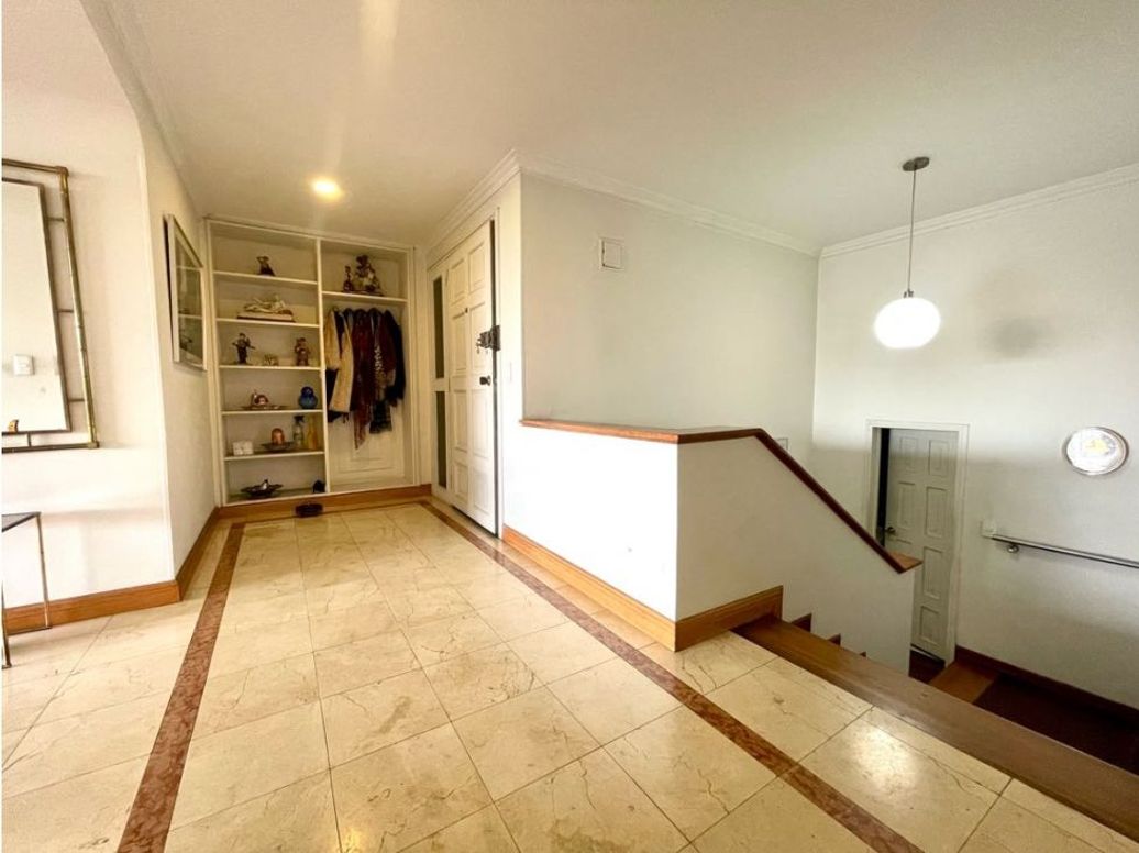 Apartamento de 3 alcobas en venta en Chico Oriental, Bogotá, 247 m² · foto 12 de 20