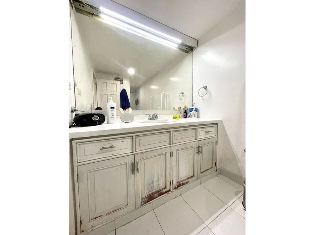 Apartamento de 3 alcobas en venta en Chico Oriental, Bogotá, 247 m² · foto 18 de 20