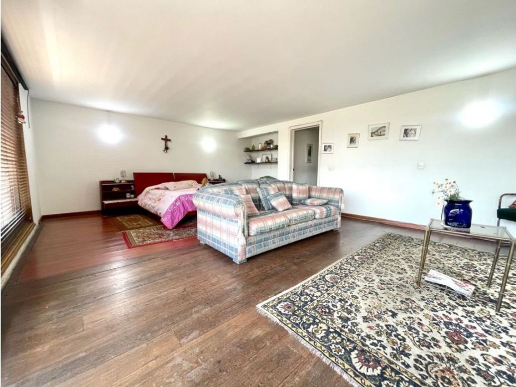 Apartamento de 3 alcobas en venta en Chico Oriental, Bogotá, 247 m² · foto 19 de 20
