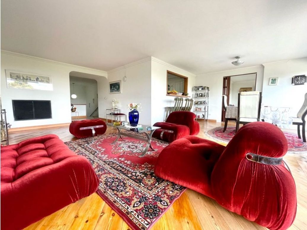 Apartamento de 3 alcobas en venta en Chico Oriental, Bogotá, 247 m² · foto 2 de 20