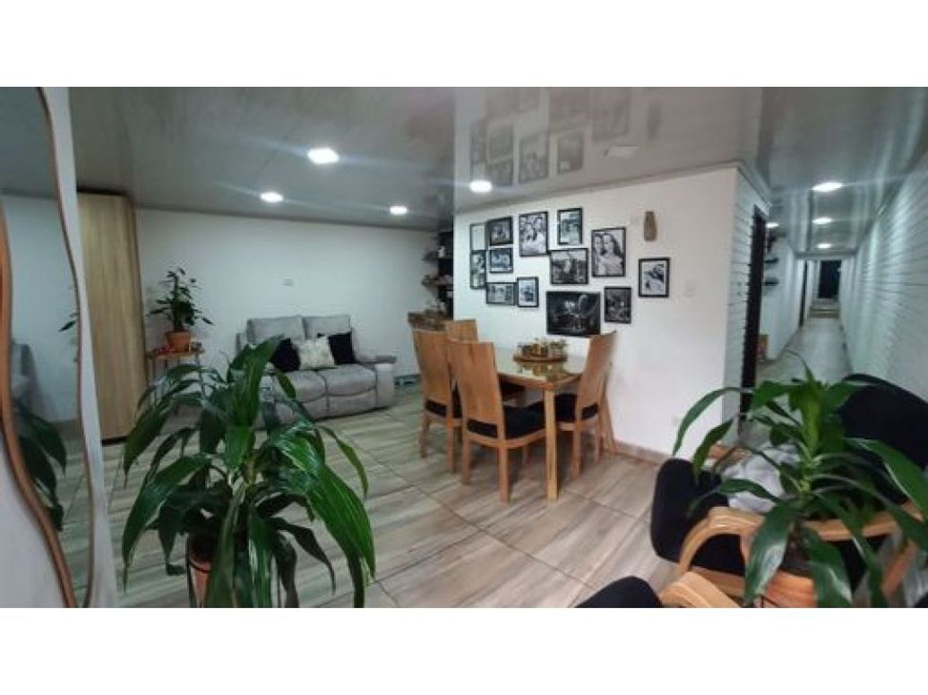 Casa de 3 alcobas en venta en Villemar, Bogotá, 155 m² · foto 2 de 10