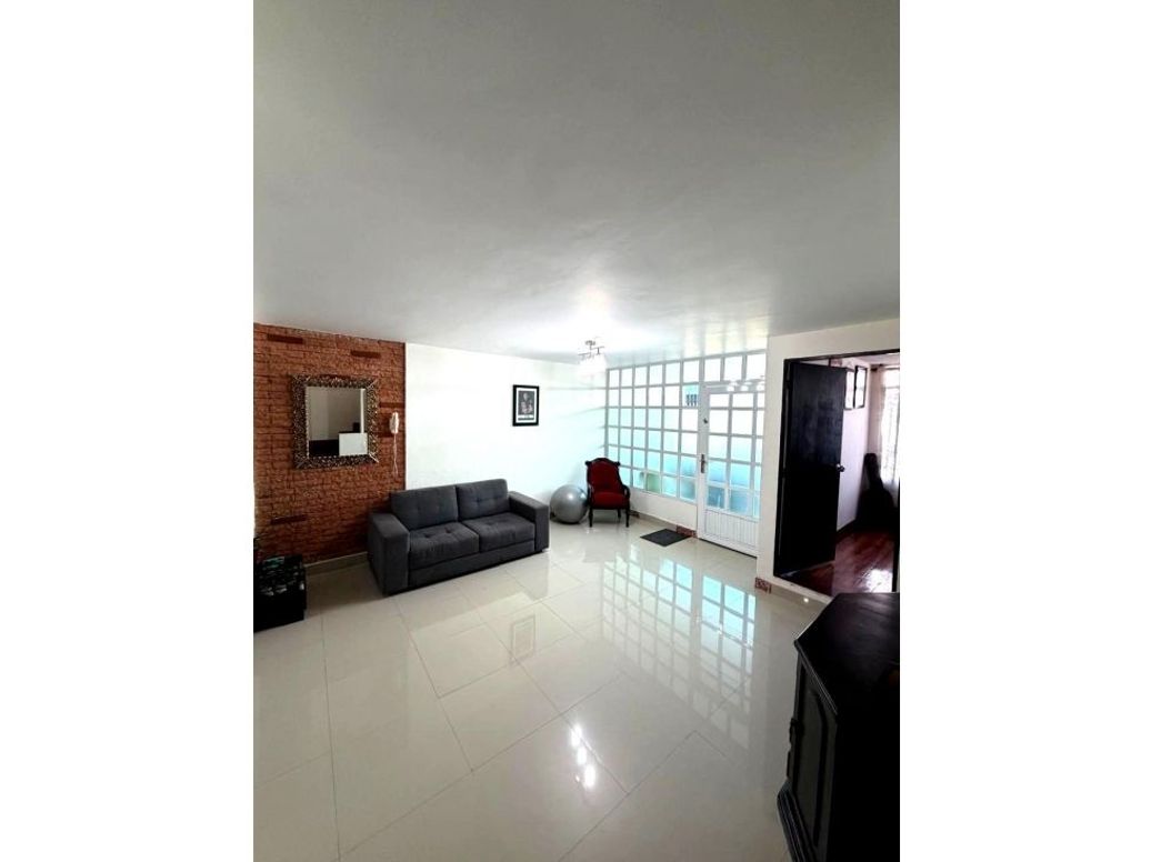 Casa de 5 alcobas en venta en Normandía, Bogotá, 179 m² · foto 4 de 16