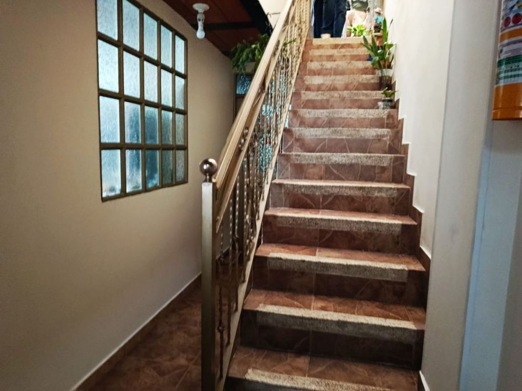 Casa de 6 alcobas en venta en Abraham Lincoln, Bogotá, 330 m² · foto 7 de 11