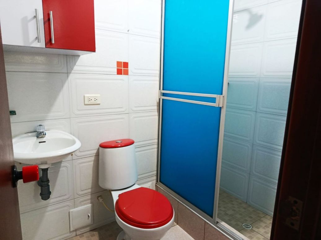 Casa de 6 alcobas en venta en Abraham Lincoln, Bogotá, 330 m² · foto 10 de 11