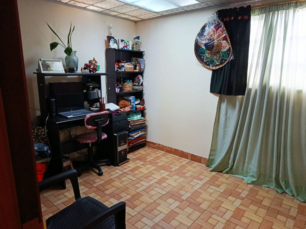 Casa de 6 alcobas en venta en Abraham Lincoln, Bogotá, 330 m² · foto 5 de 11